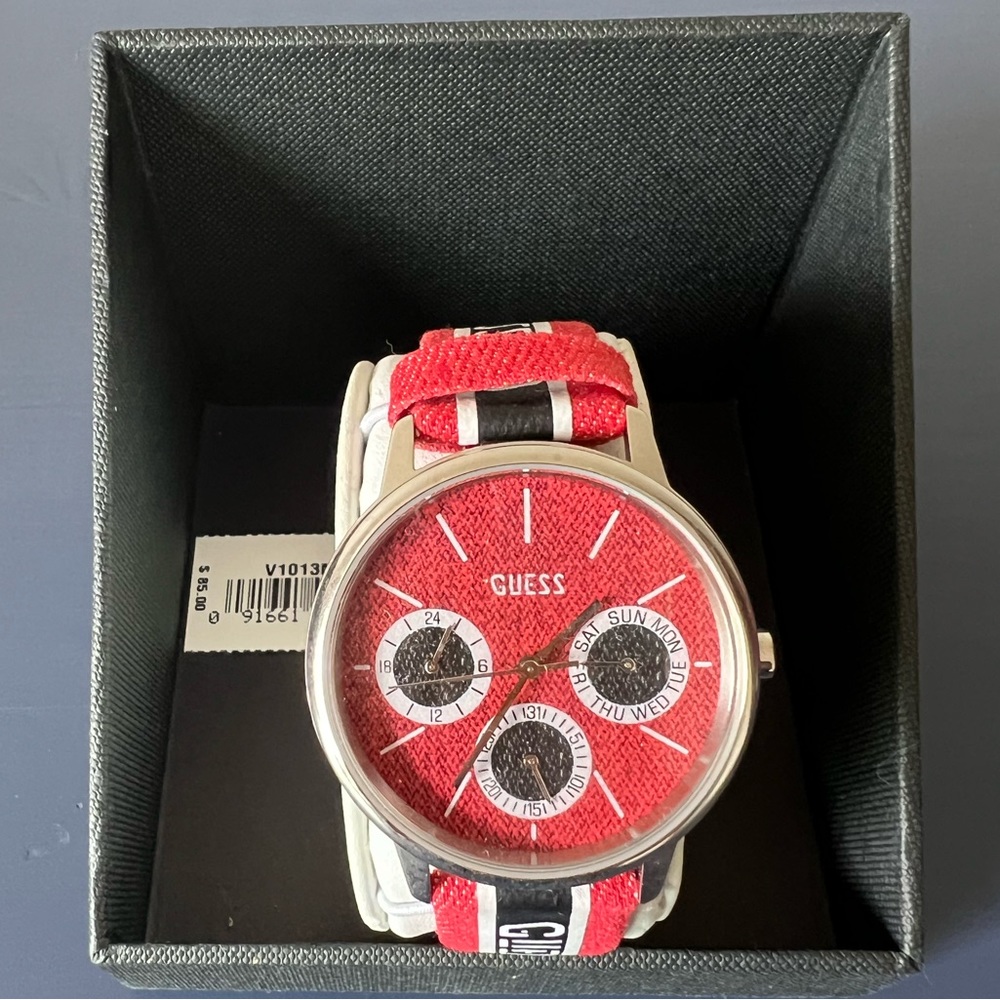 GUESS Retro Watch Unisex